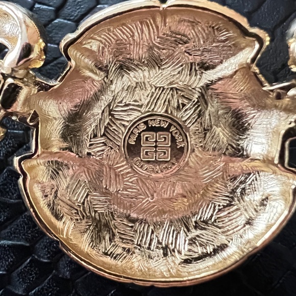 Givenchy gold pearl necklace - Picture 6 of 6